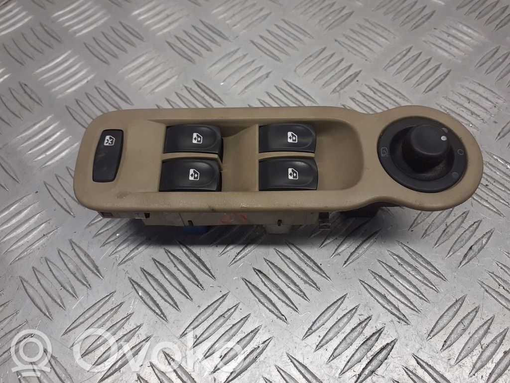 Renault Modus Front door window switch trim 