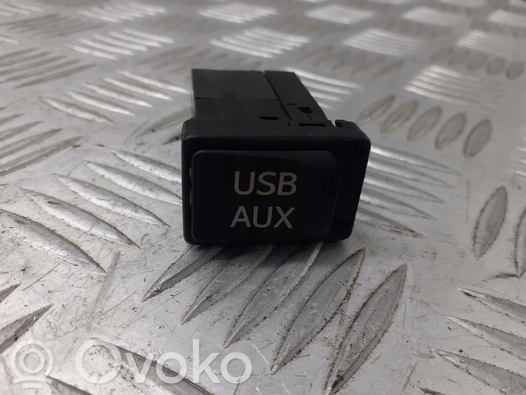 Toyota Auris 150 USB-pistokeliitin 