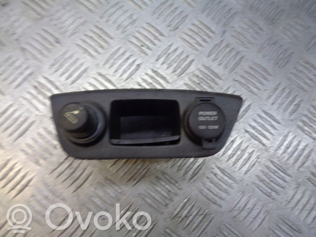 12V Steckdose vorne