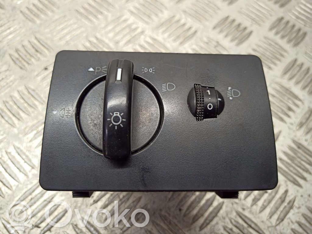 Przełącznik świateł   4M5T13A024EA