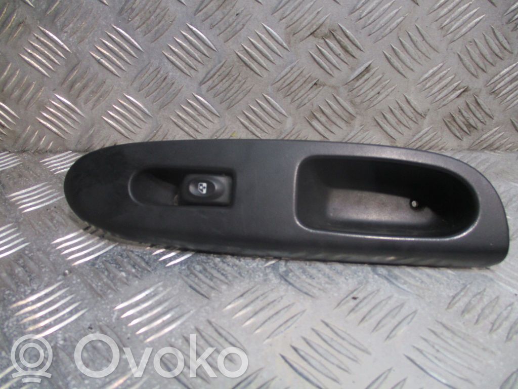 Renault Thalia II Quarter vent window switch 