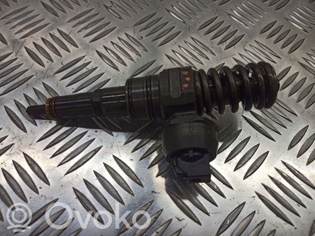 Inyector de combustible   038130073AG