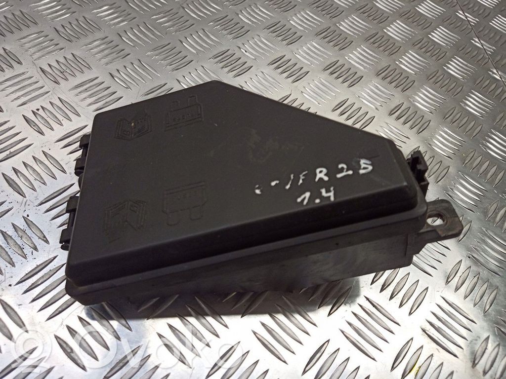 Rover 25 Dangtelis saugiklių dėžės 