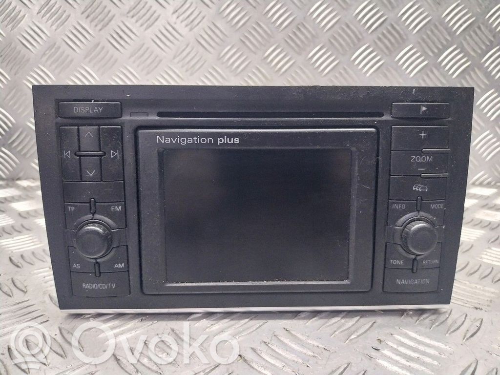Audi A4 S4 B6 8E 8H Panel / Radioodtwarzacz CD/DVD/GPS