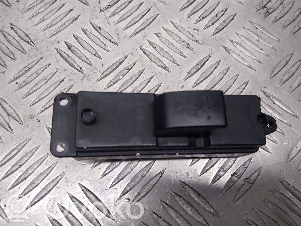 Interruptor del elevalunas eléctrico   BS3E66380