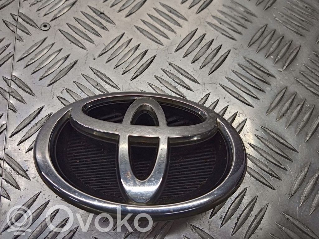 Toyota Corolla E120 E130 Emblemat / Znaczek 