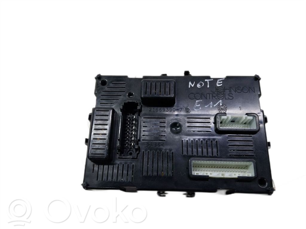 Nissan Note (E11) Rėlių montavimo blokas 