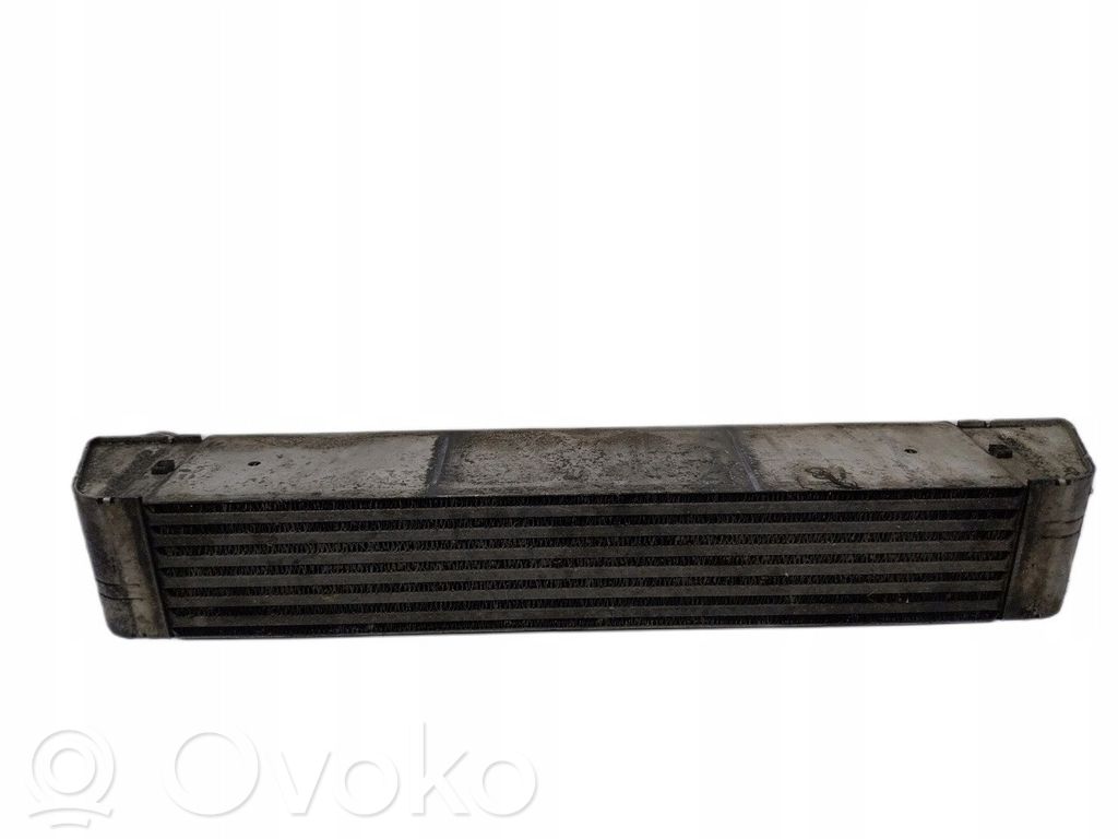 BMW 5 E60 E61 Välijäähdyttimen jäähdytin 