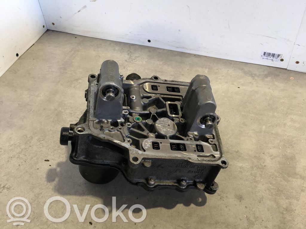 Volkswagen PASSAT B7 Cuerpo de válvula de la caja de cambios de la transmisión 
