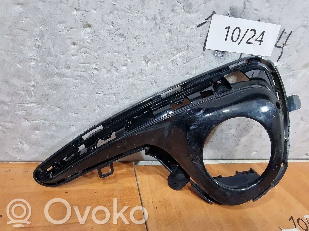 Toyota Yaris Moldura/rejilla de la luz antiniebla delantera 