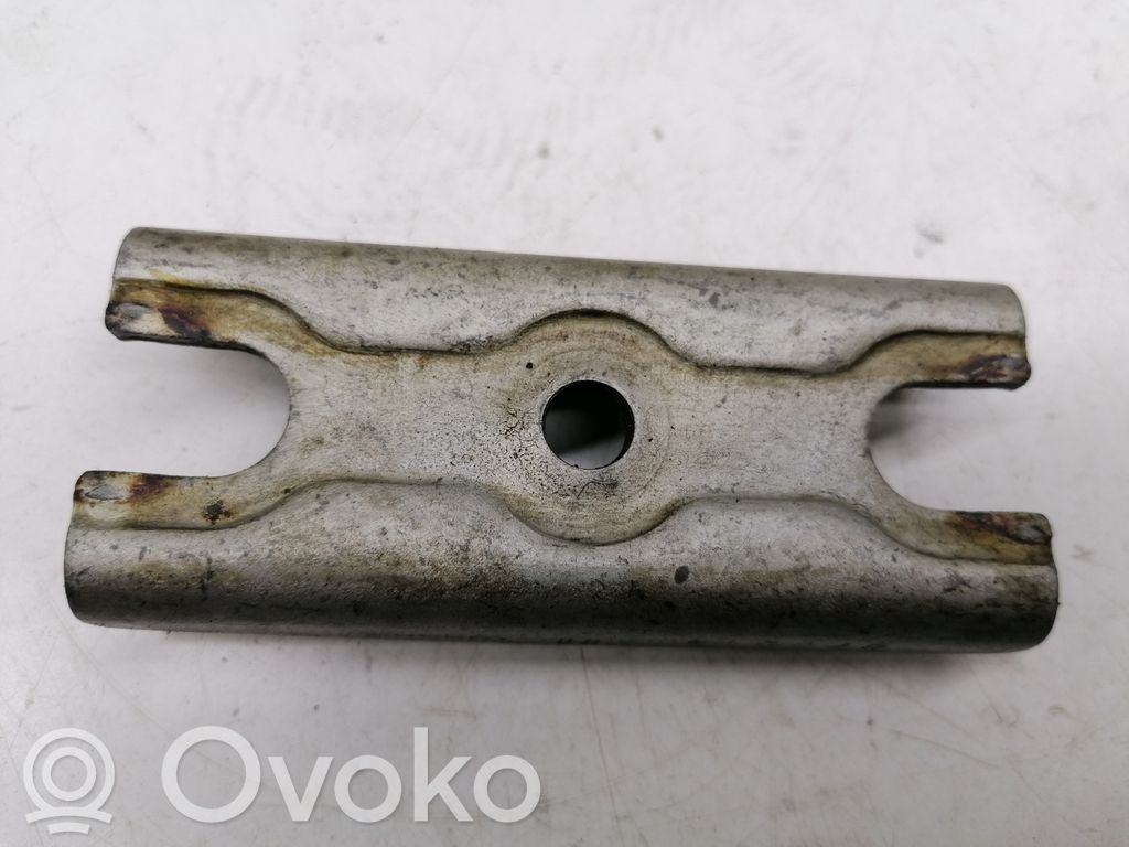Abrazadera del inyector de combustible   BK2Q9L535AE