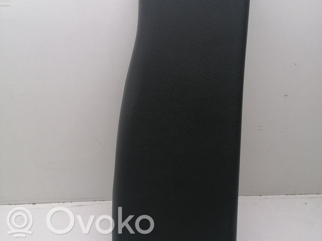 Osłona dolna słupka / B   BK21V243W06BCW,BK21V243W06