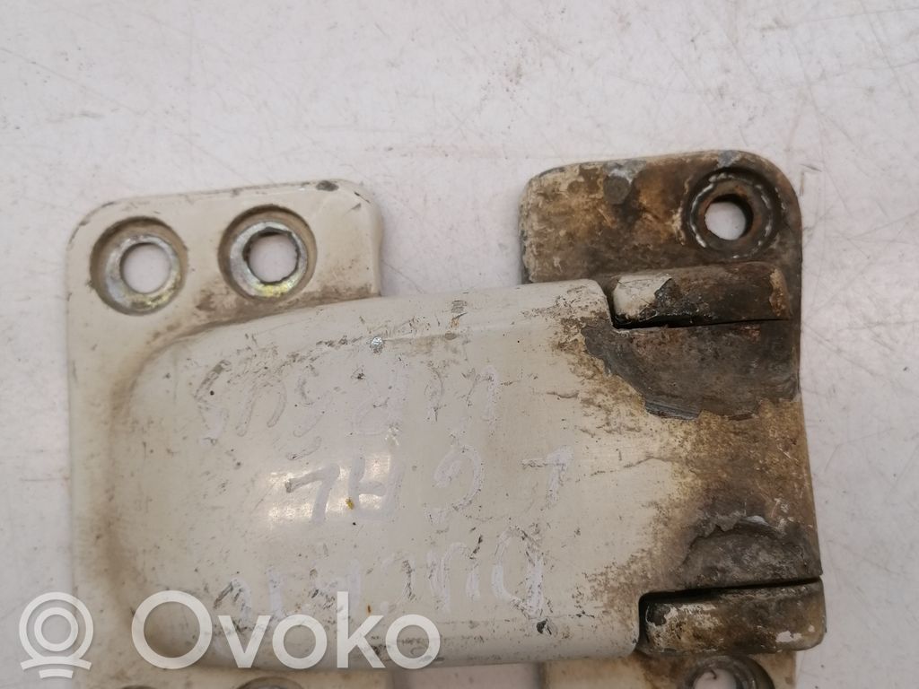 Rear door upper hinge   B986