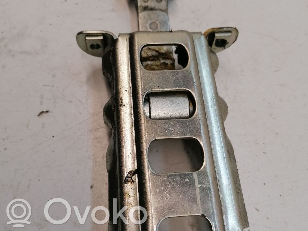 Mercedes-Benz 309 Etuoven pidätin 