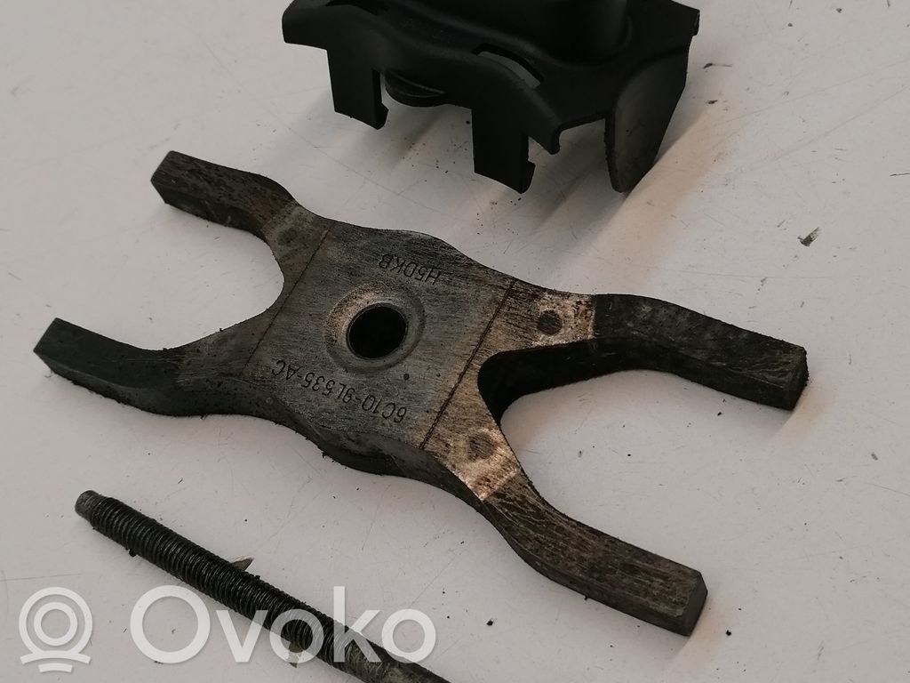 Ford Transit Abrazadera del inyector de combustible 