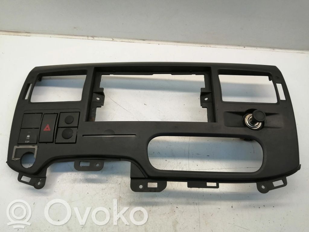 Ford Transit Revestimiento central del tablero 