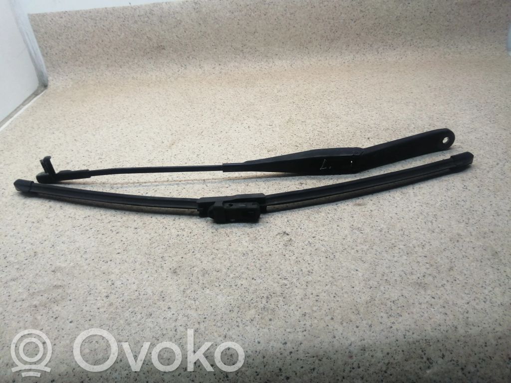 Ford Focus Front wiper blade arm 