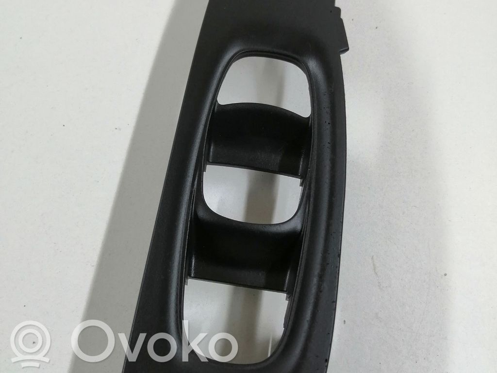 Nissan Qashqai Front door window switch trim 