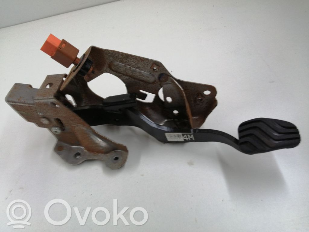 Nissan Qashqai Bremžu pedālis 