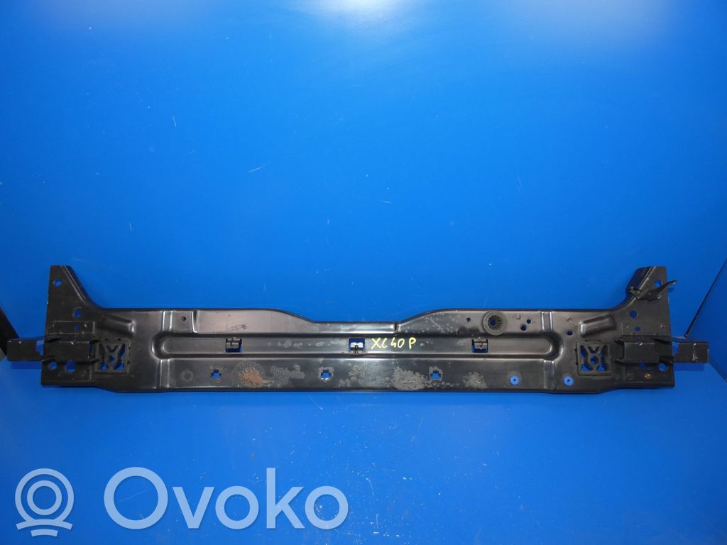 Volvo XC40 Radiatorių panelė 