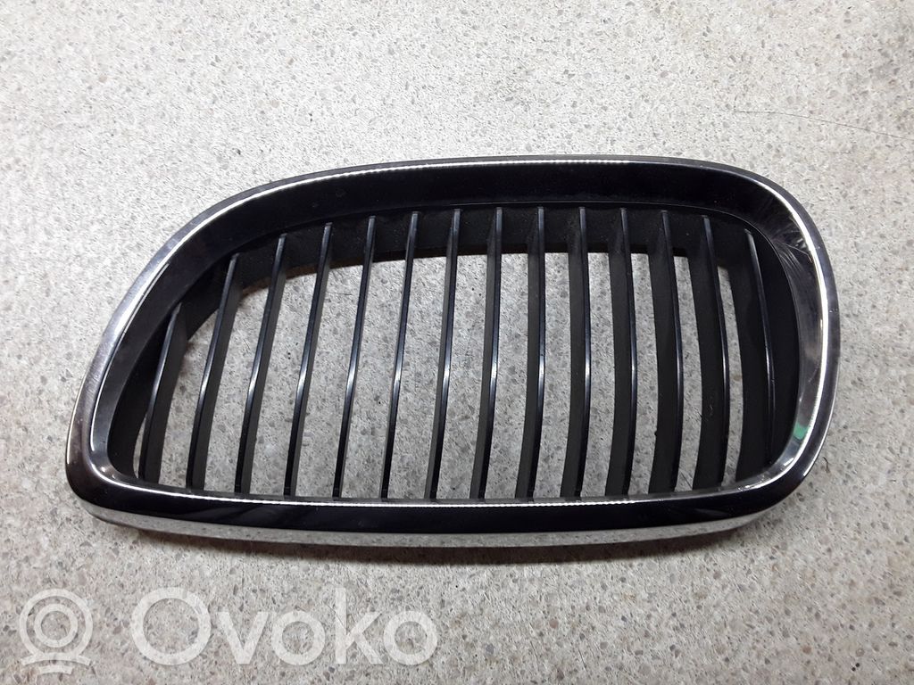 BMW 3 E92 E93 Augšējais režģis 