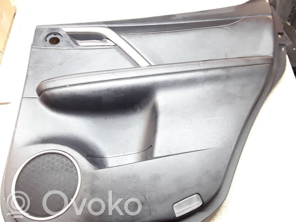 Lexus RX 450H Apšuvums aizmugurējām durvīm 