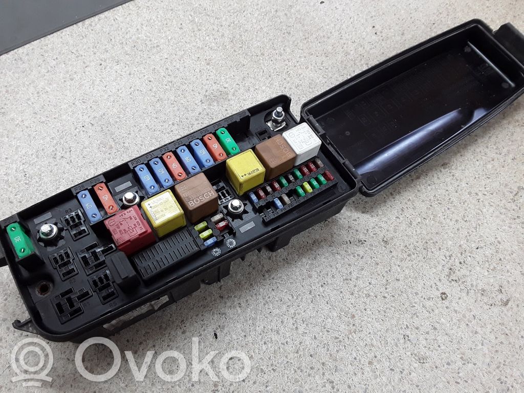 Opel Vectra C Saugiklių blokas 
