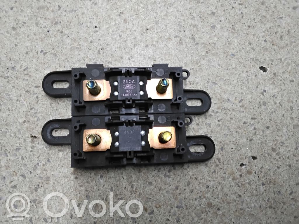 Jaguar S-Type Drošinātāju bloks 