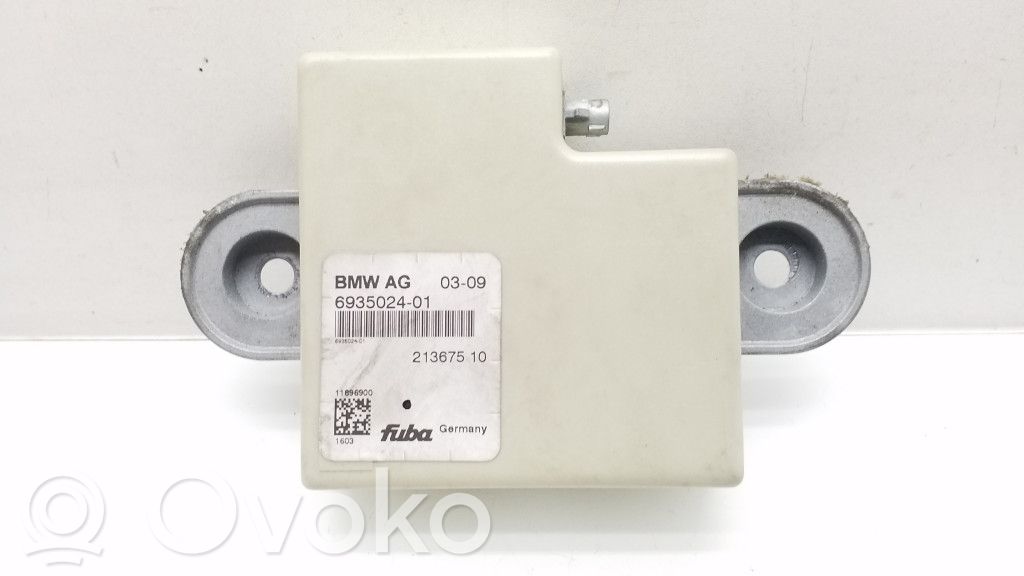 BMW 3 E90 E91 Antenas pastiprinātājs 