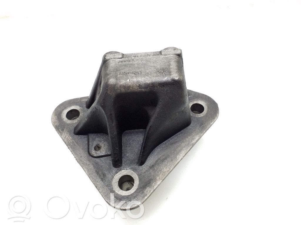 Citroen C6 Engine mounting bracket 