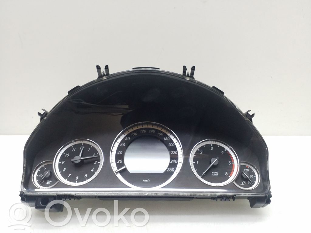 Mercedes-Benz E W212 Licznik / Prędkościomierz 