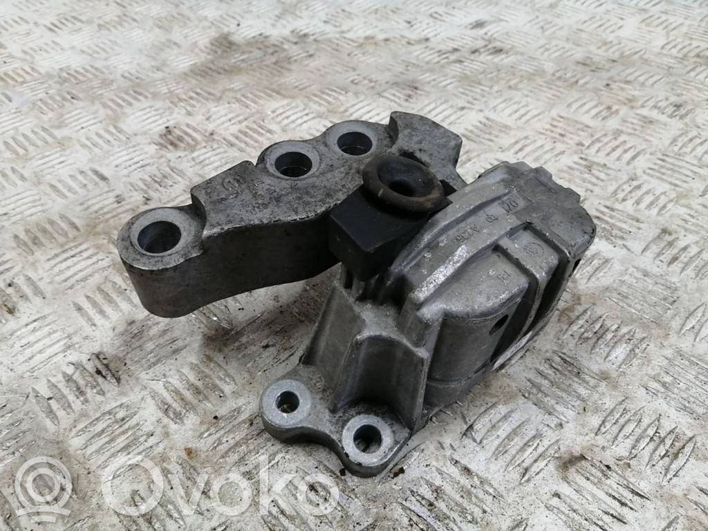 Fiat Tipo Engine mounting bracket 