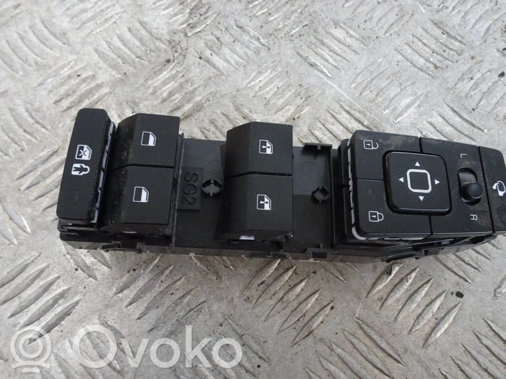 KIA Niro Electric window control switch 