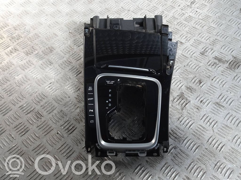 KIA Xceed Otros elementos de la consola central (túnel) 