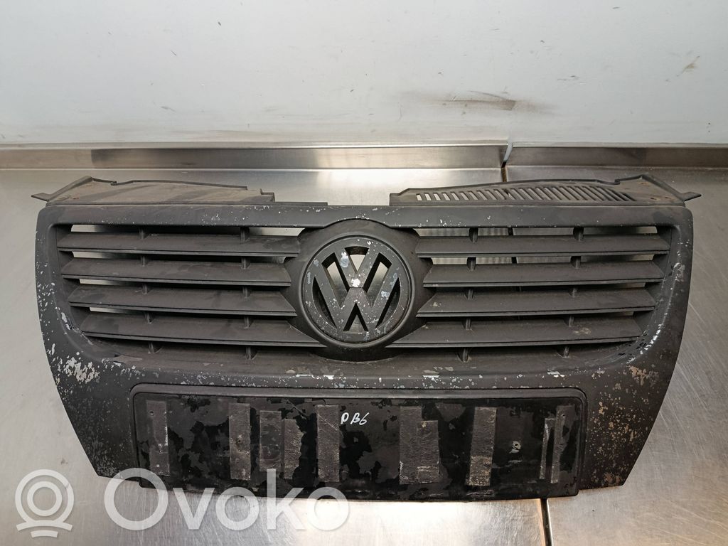 Volkswagen PASSAT B6 Maskownica / Grill / Atrapa górna chłodnicy 