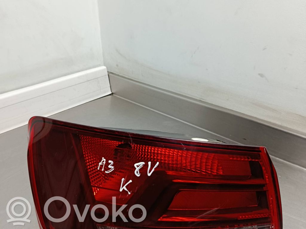 Lampa tylna   8V5945095,0004565,81190201