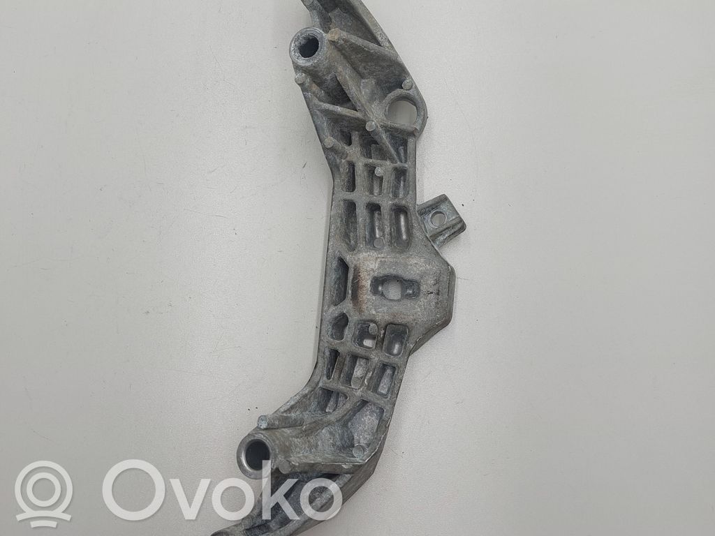 Engine mounting bracket   22116772032