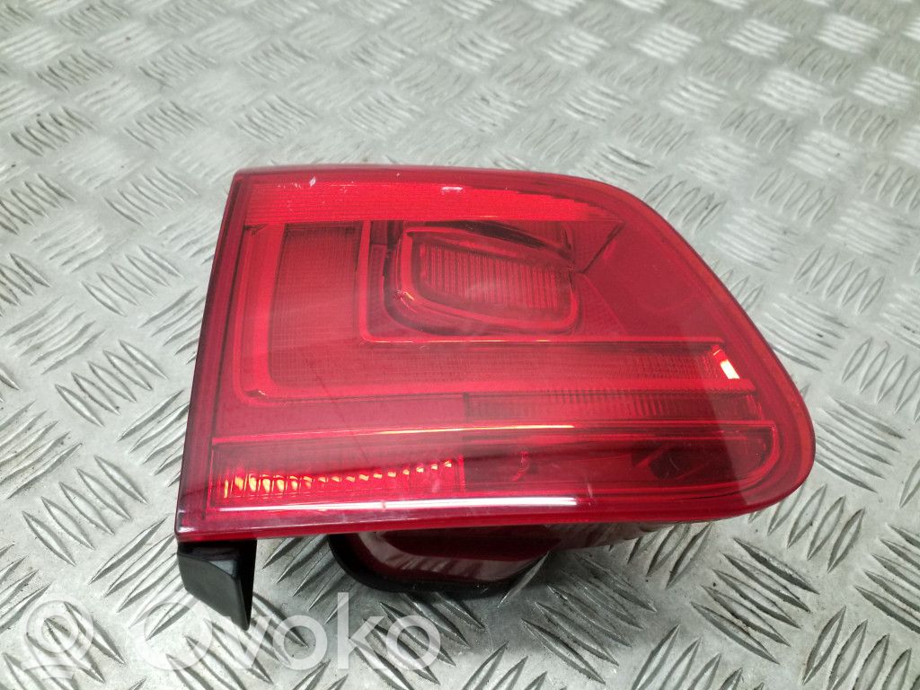 Volkswagen Tiguan Lampy tylnej klapy bagażnika 