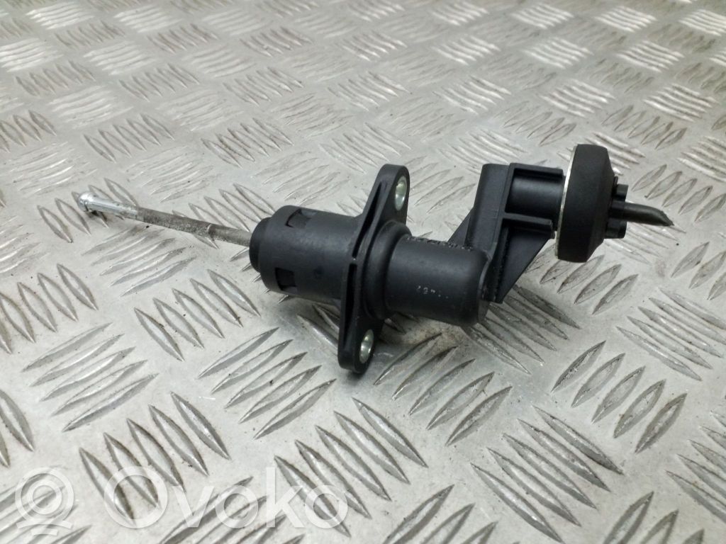 Audi A4 S4 B7 8E 8H Kytkimen pääsylinteri 