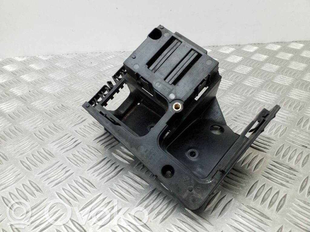 Volkswagen Golf VI Tapa de caja de fusibles 