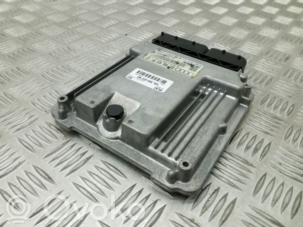 Audi A5 Sportback 8TA Motorsteuergerät ECU 