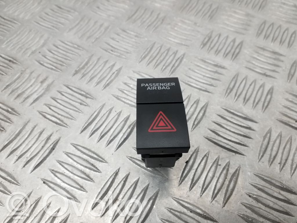 Skoda Rapid (NH) Hazard light switch 