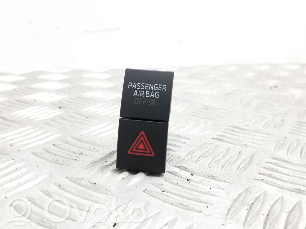 Skoda Rapid (NH) Hazard light switch 