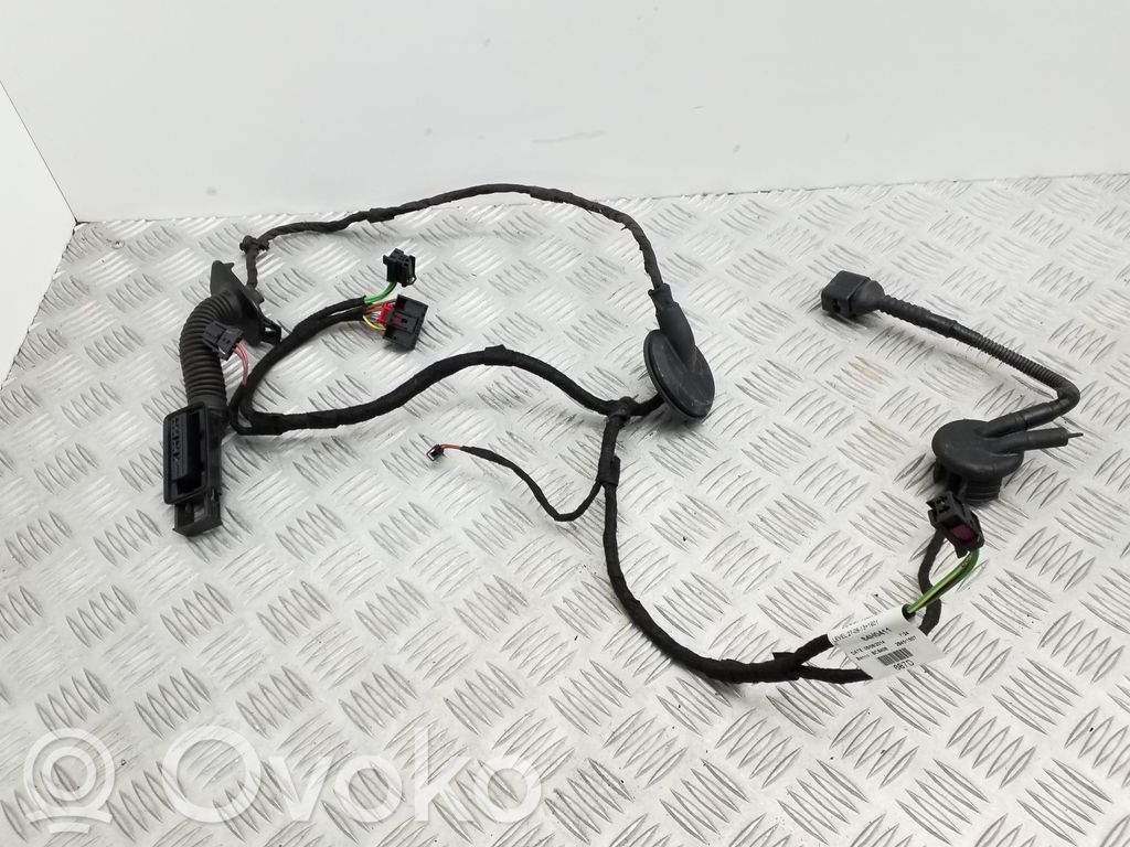 Cableado de puerta trasera   8U0971687D