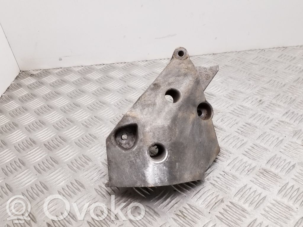 Volkswagen Polo Engine mounting bracket 