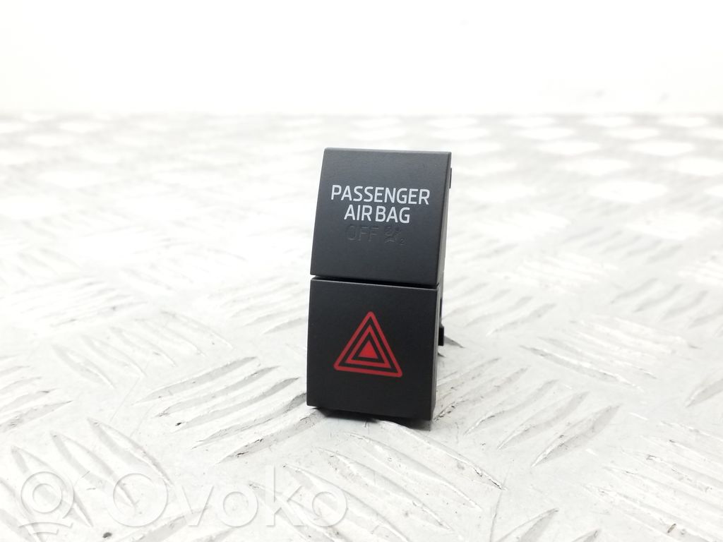 Skoda Rapid (NH) Hazard light switch 