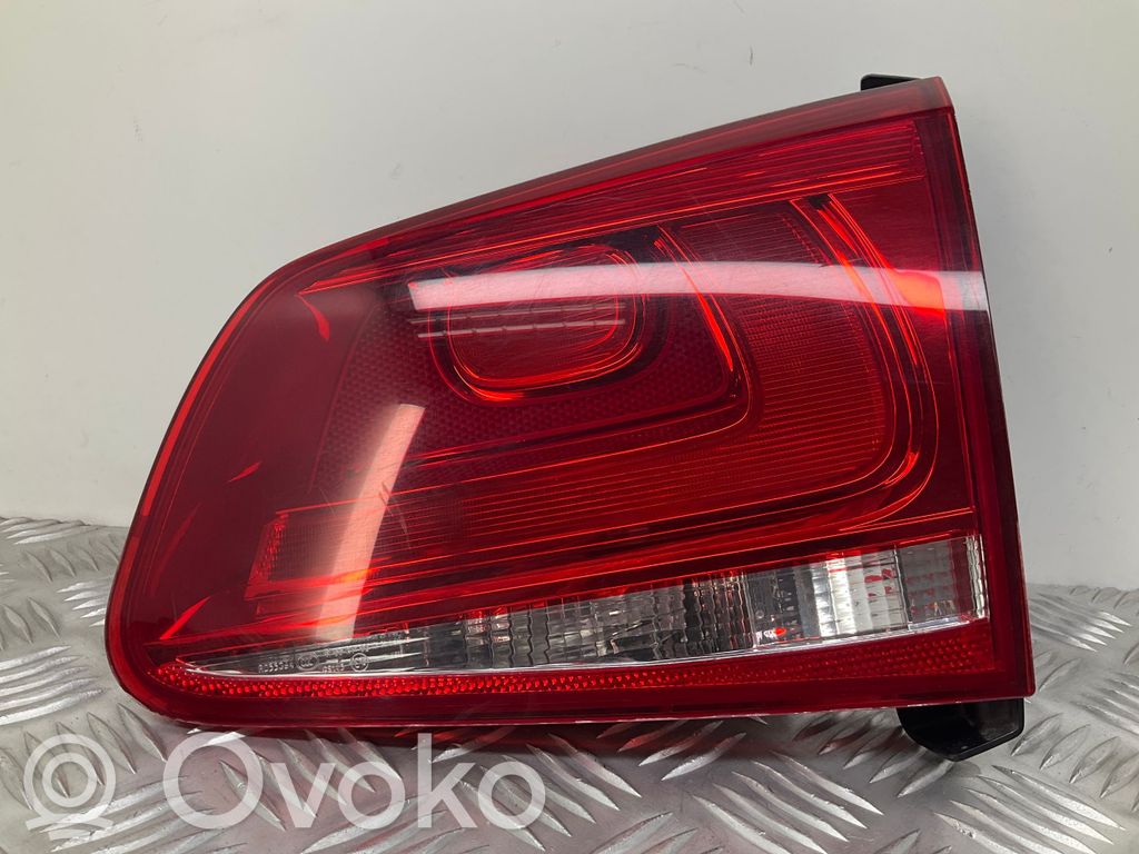 Volkswagen Touareg II Lampy tylnej klapy bagażnika 