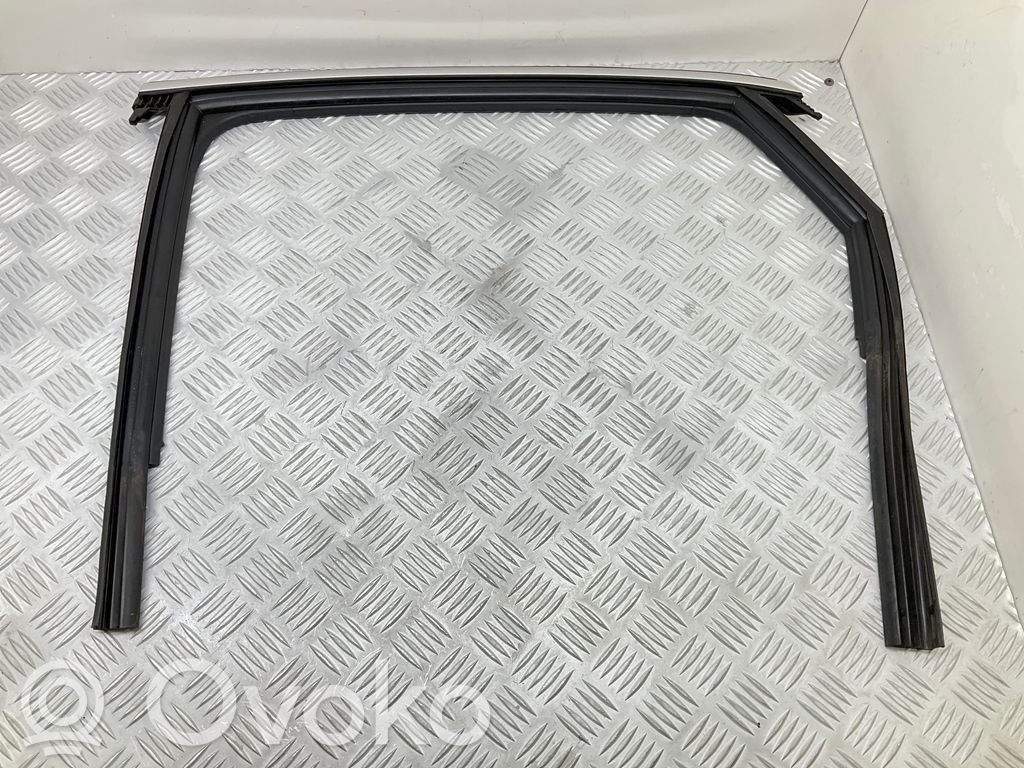 Audi A4 S4 B9 Gumowa uszczelka szyby drzwi tylnych 