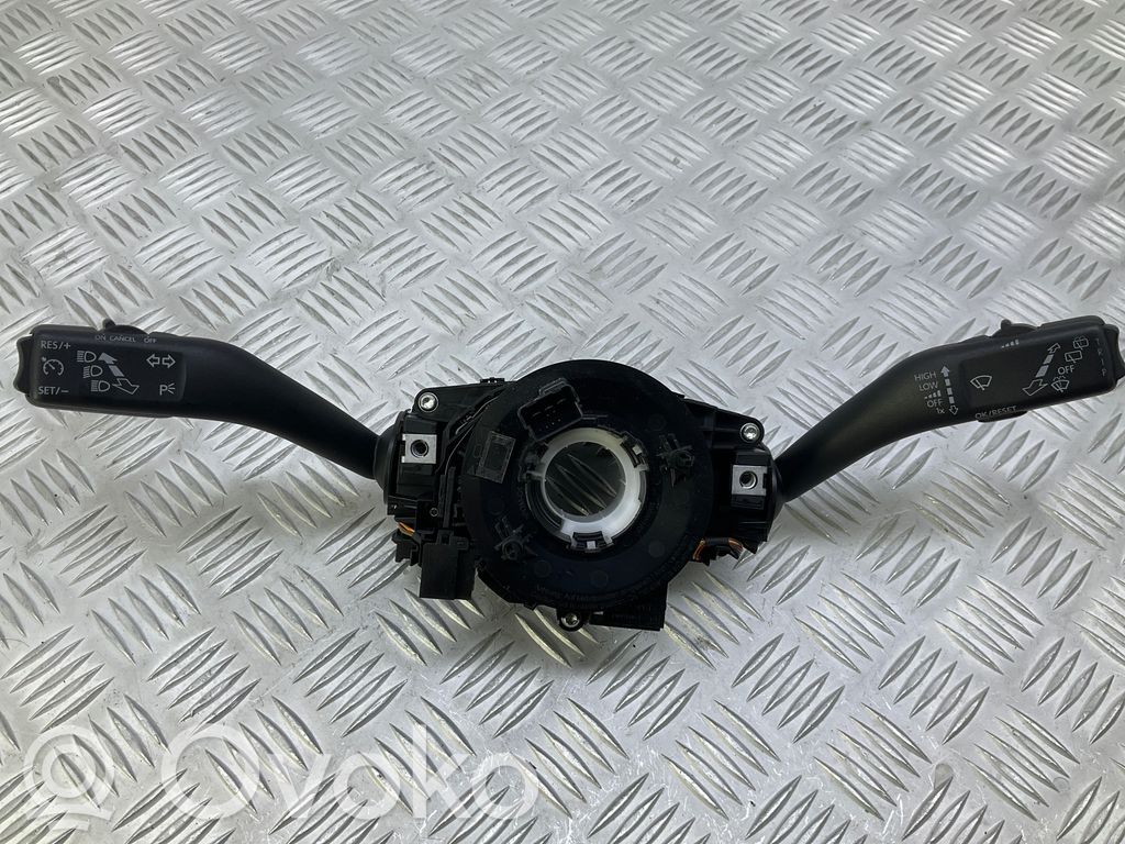 Skoda Rapid (NH) Interruptor/palanca de limpiador de luz de giro 