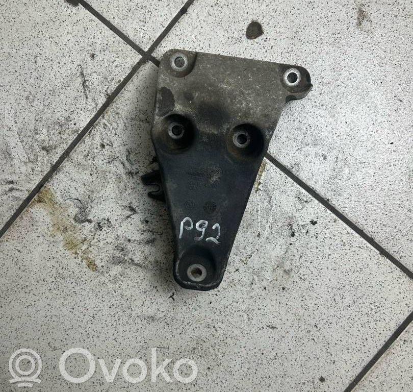 BMW 3 F30 F35 F31 Łapa / Mocowanie silnika 